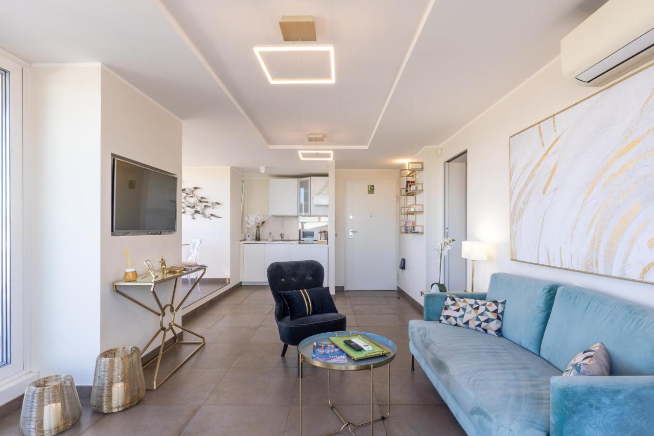 Penthouse With A Panoramic Rooftop In Trastevere With Seasonally Jacuzzi