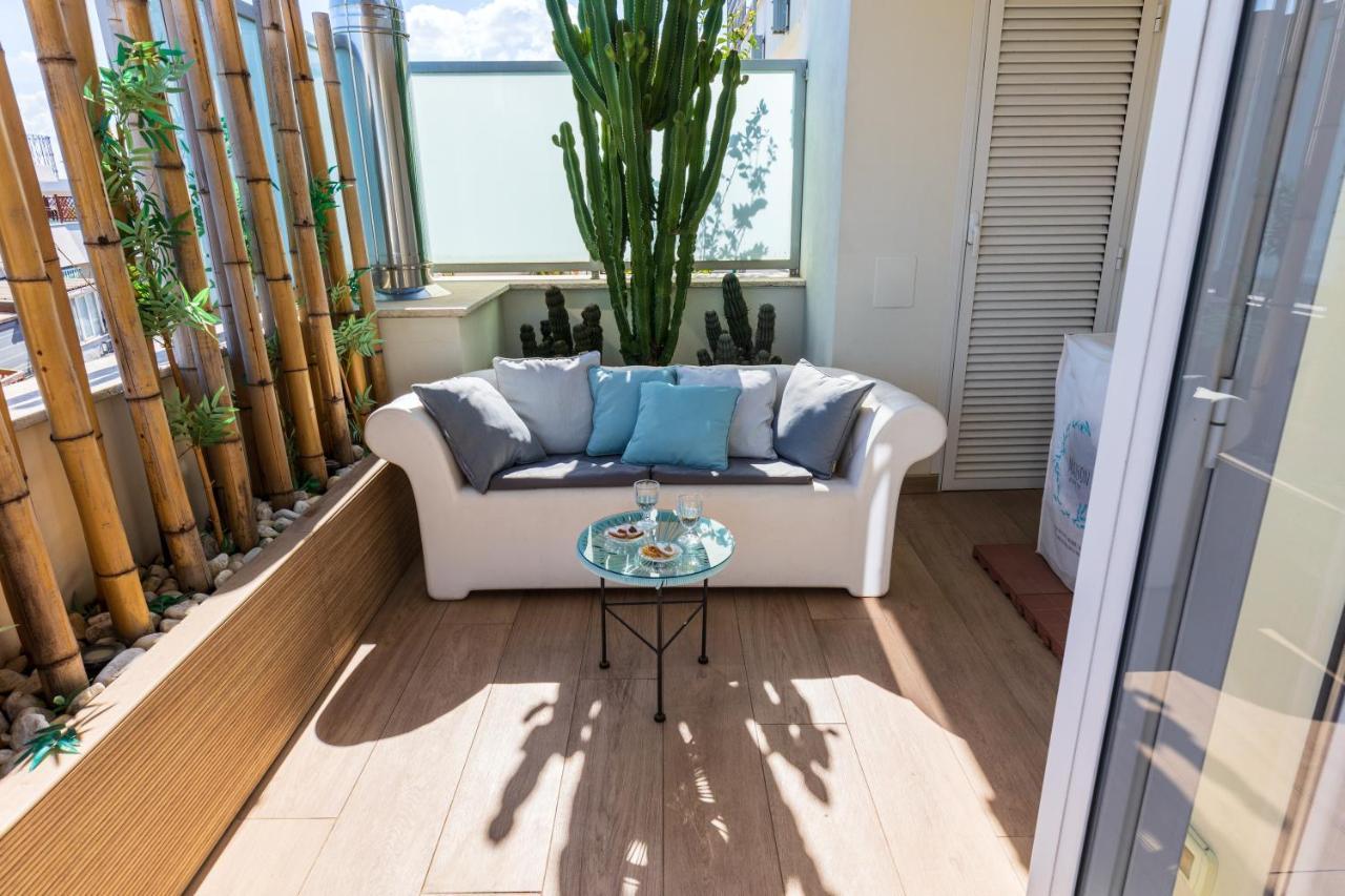 Penthouse With A Panoramic Rooftop In Trastevere With Seasonally Jacuzzi