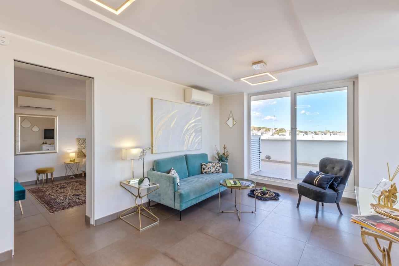 Penthouse With A Panoramic Rooftop In Trastevere With Seasonally Jacuzzi Apartment *