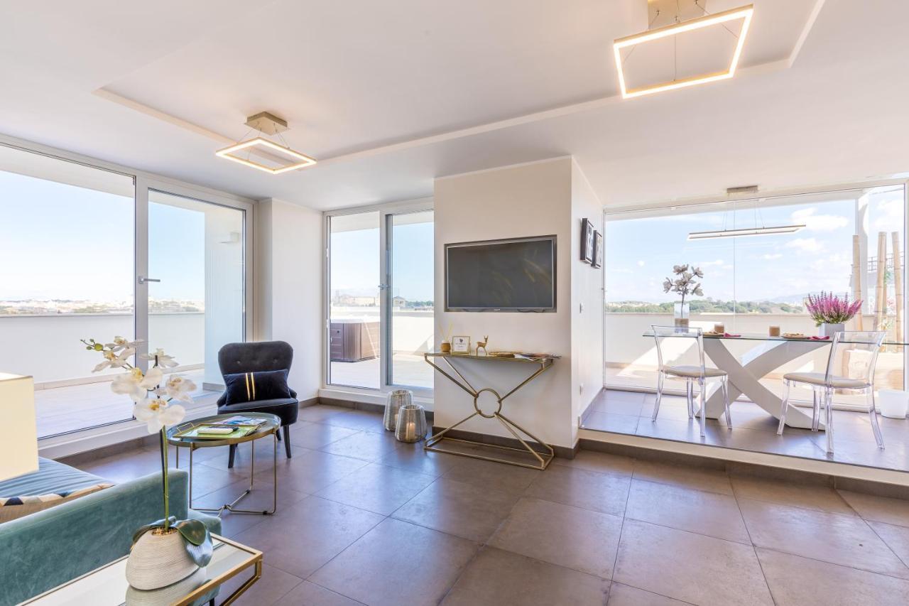 Apartment Penthouse With A Panoramic Rooftop In Trastevere With Seasonally Jacuzzi *