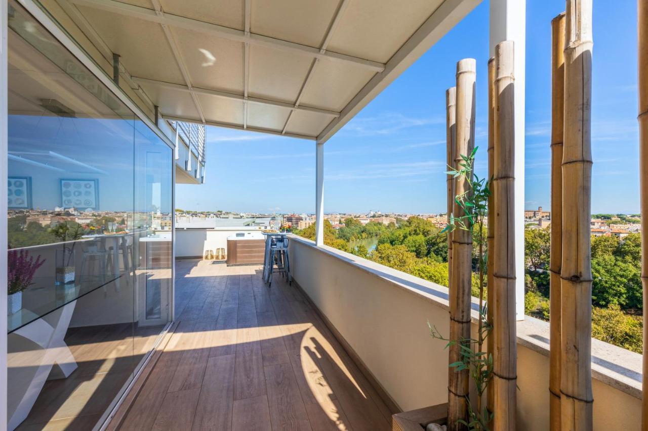 Apartment Penthouse With A Panoramic Rooftop In Trastevere With Seasonally Jacuzzi *