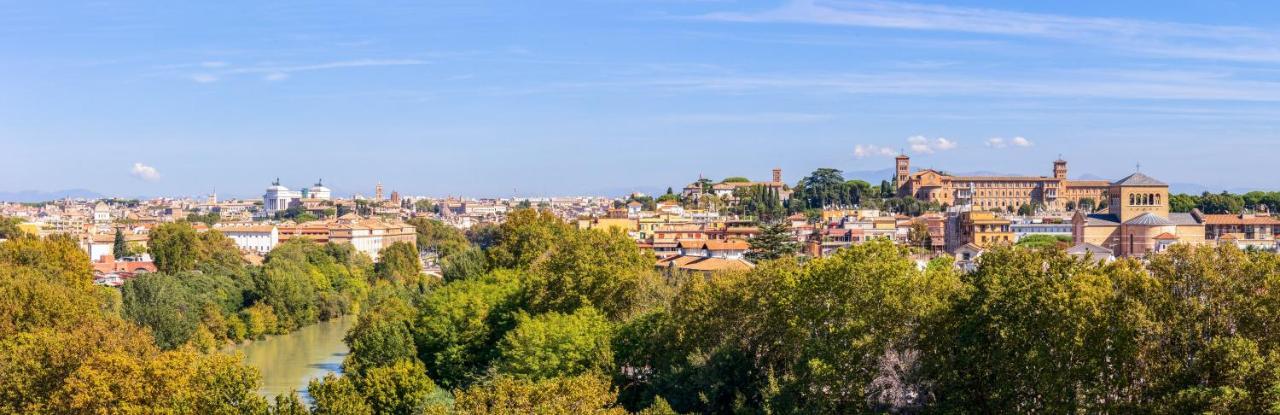 Penthouse With A Panoramic Rooftop In Trastevere With Seasonally Jacuzzi Apartment