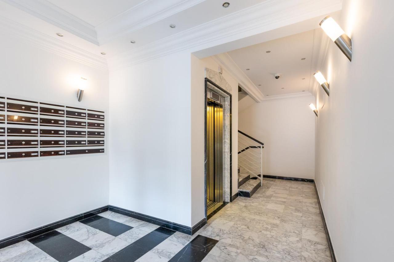 Penthouse With A Panoramic Rooftop In Trastevere With Seasonally Jacuzzi *