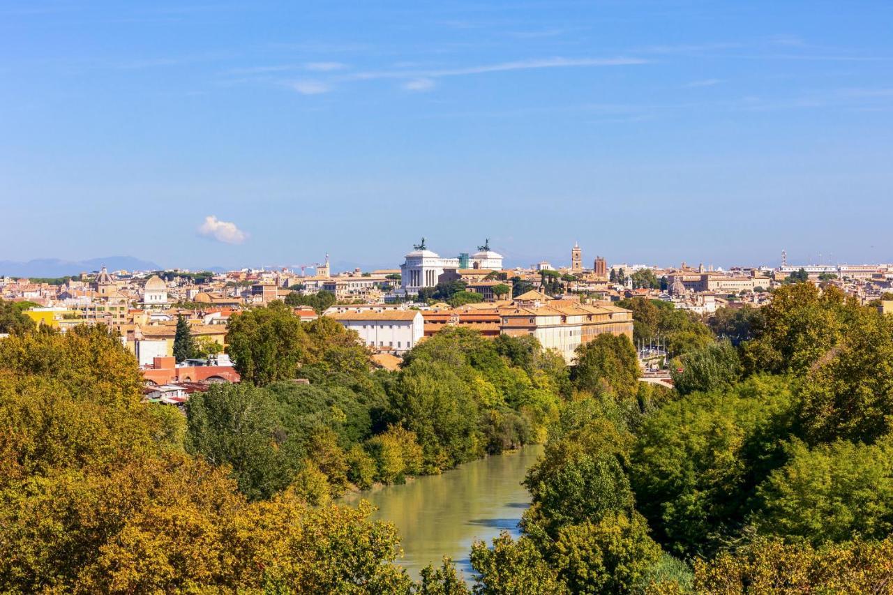 Apartment Penthouse With A Panoramic Rooftop In Trastevere With Seasonally Jacuzzi *