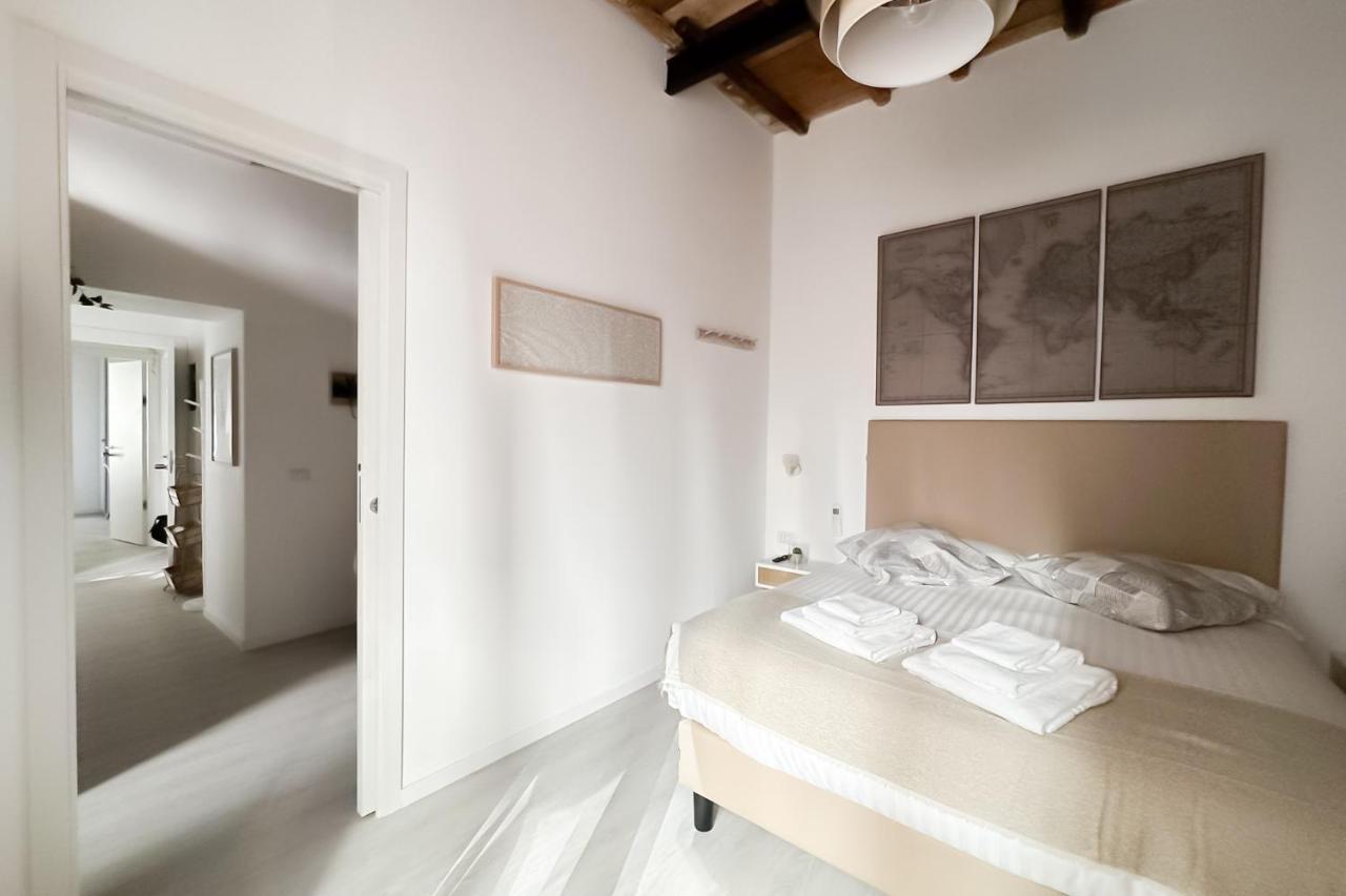 White Ostilia Apartment Rome