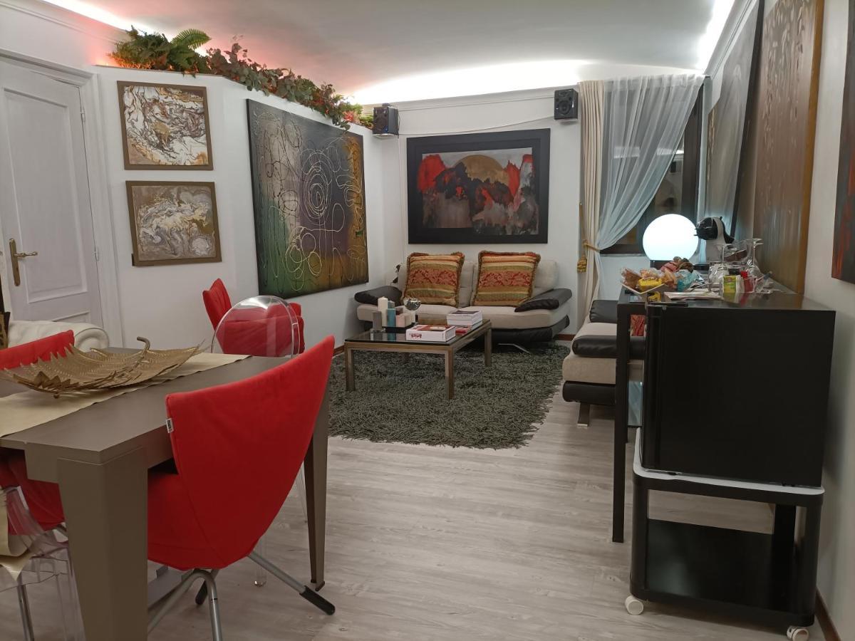 Contemporary Art By Spanish Step Guest house