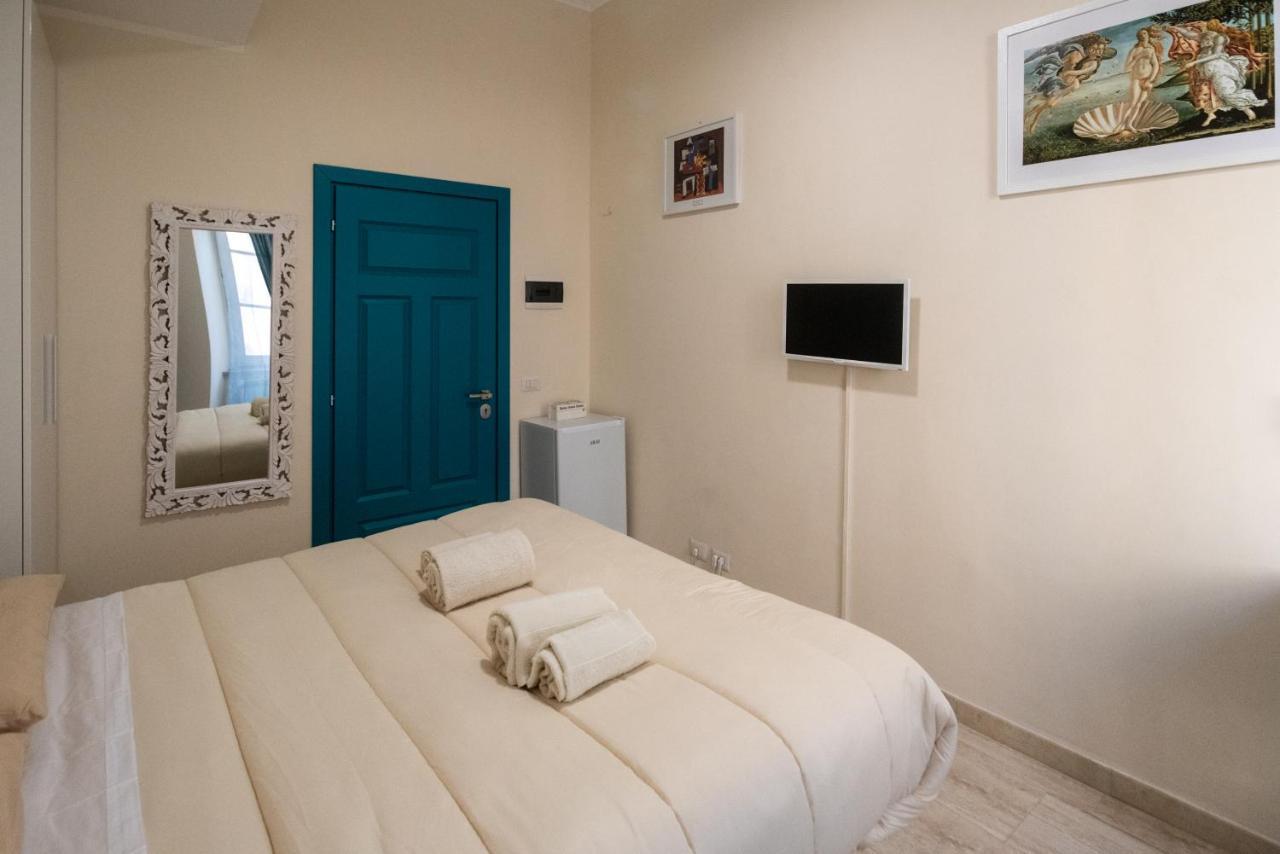 With Independent Entrance - Termini/aquarium