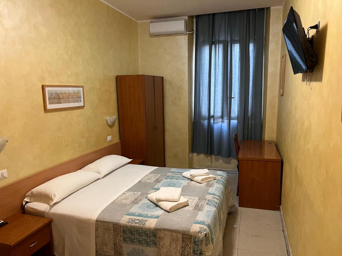 Hotel Tokyo *