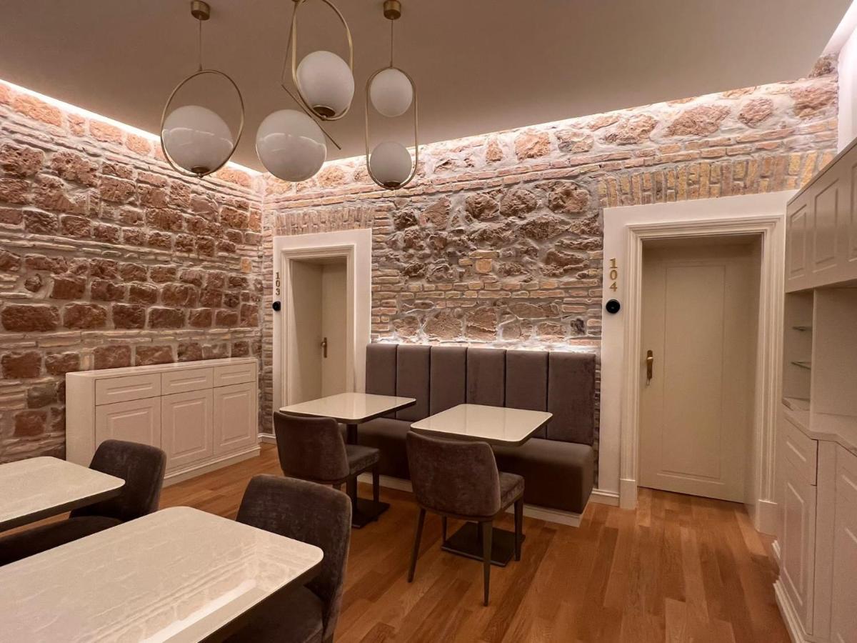Martina Guest house *