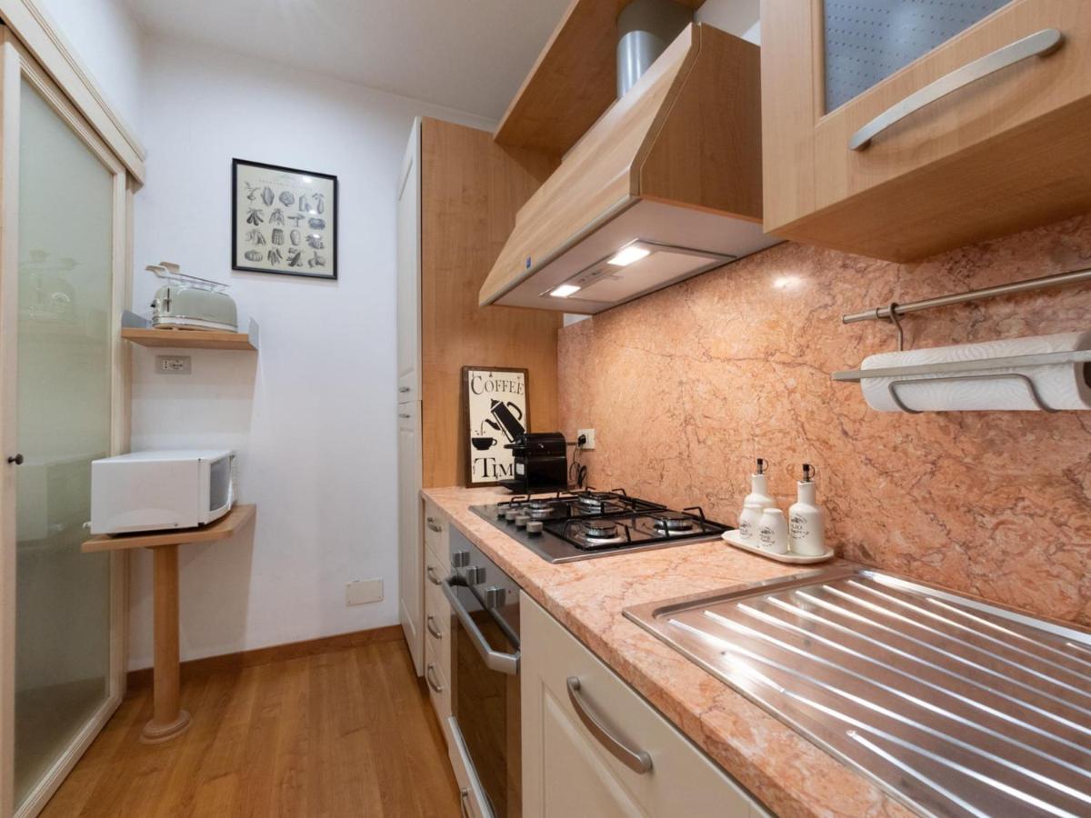 The Rent - Stylish One-bedroom In Piazza Barberini Rome