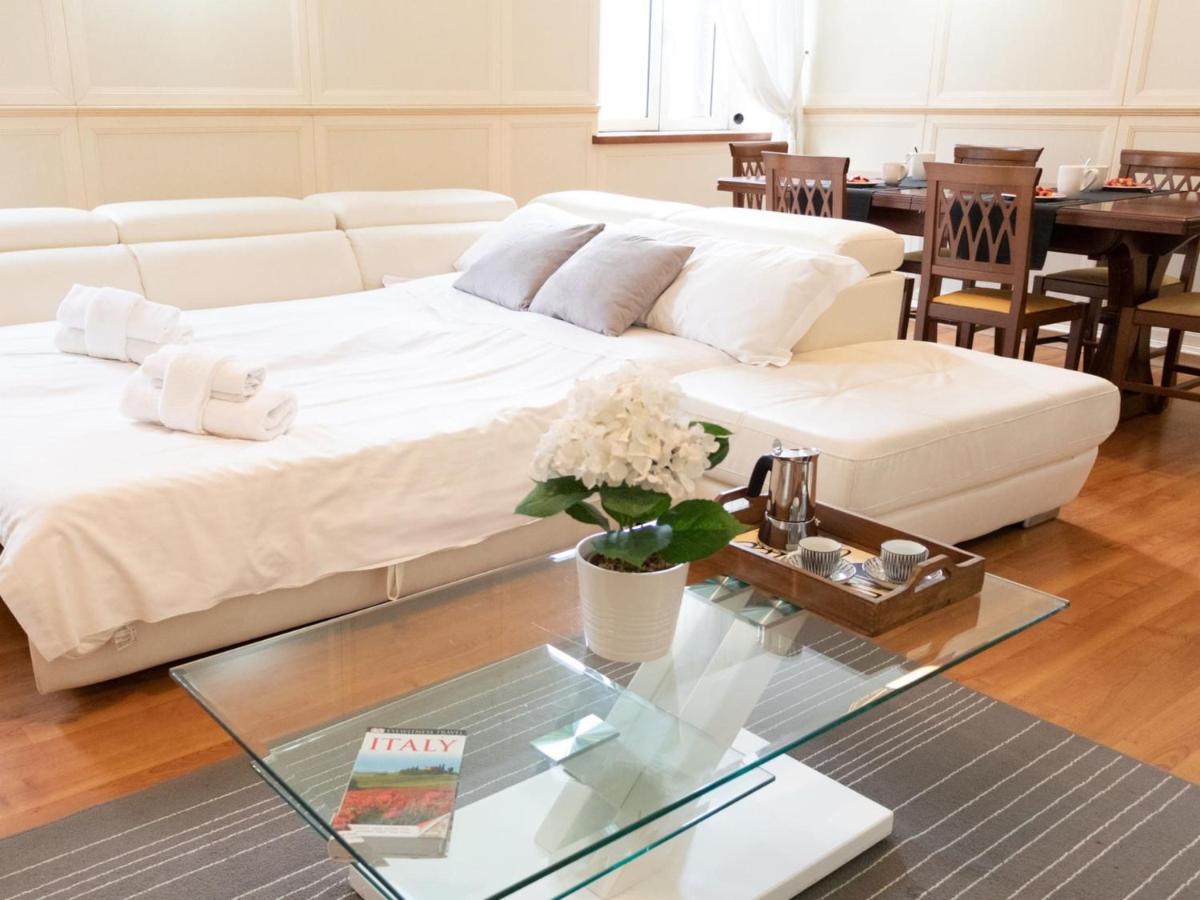 The Rent - Stylish One-bedroom In Piazza Barberini Rome