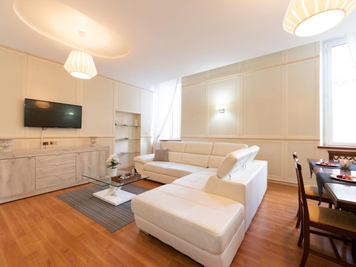The Rent - Stylish One-bedroom In Piazza Barberini Apartment