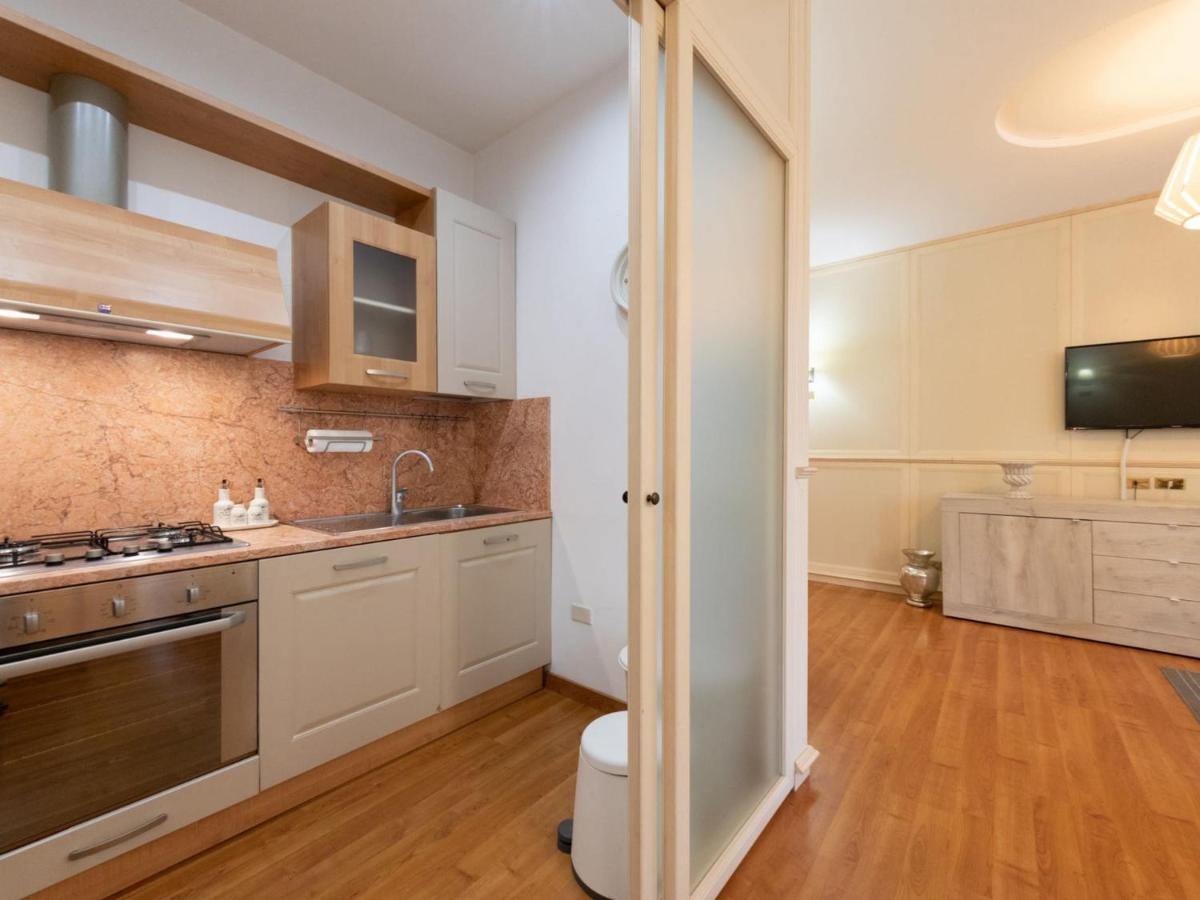 The Rent - Stylish One-bedroom In Piazza Barberini Rome