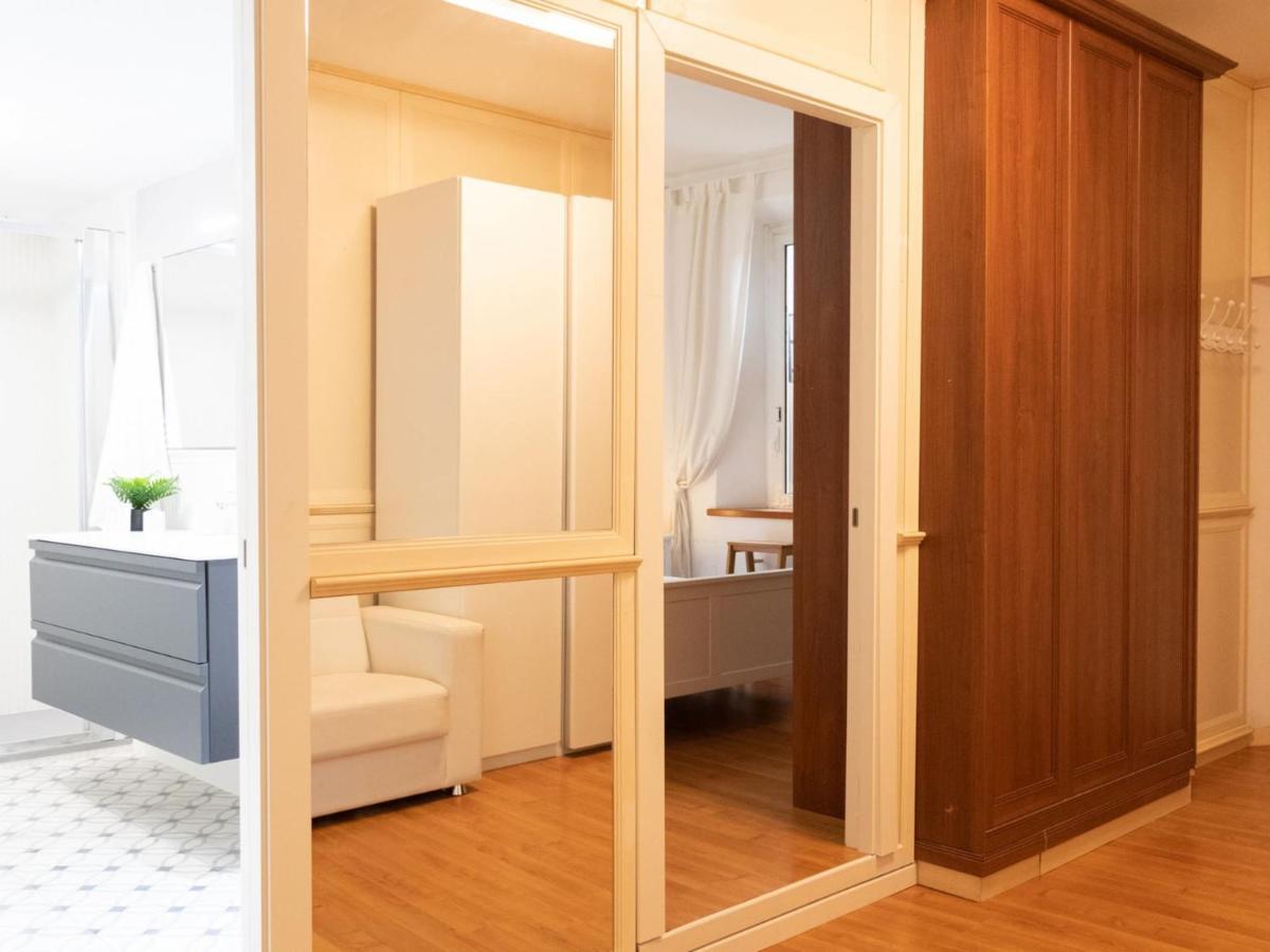 The Rent - Stylish One-bedroom In Piazza Barberini Apartment Rome