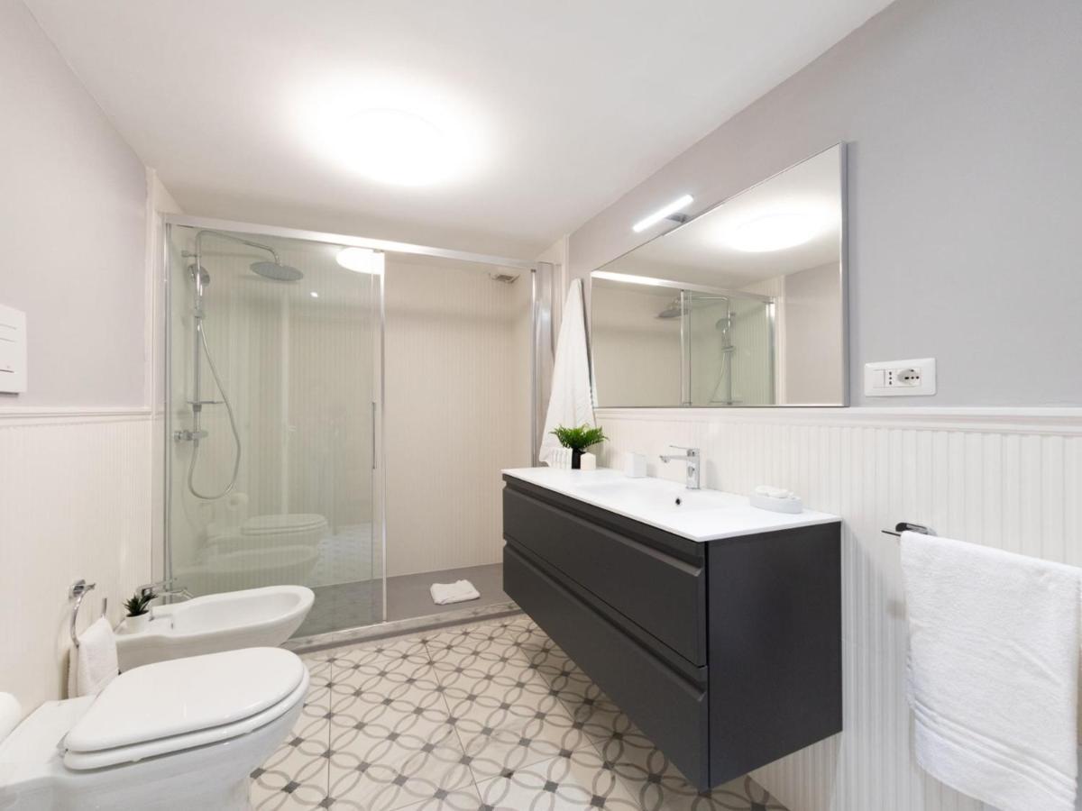 The Rent - Stylish One-bedroom In Piazza Barberini Apartment Rome