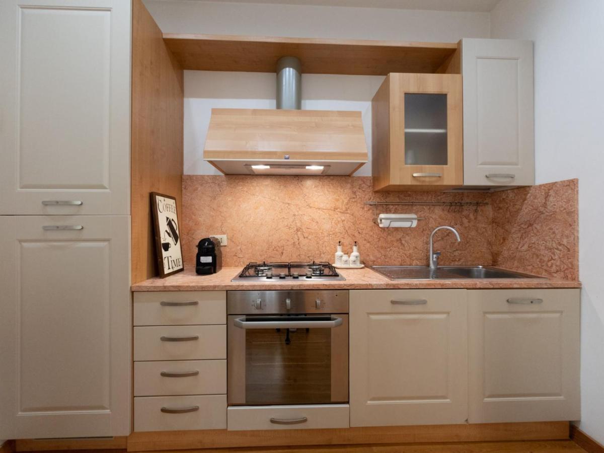 The Rent - Stylish One-bedroom In Piazza Barberini Apartment Rome
