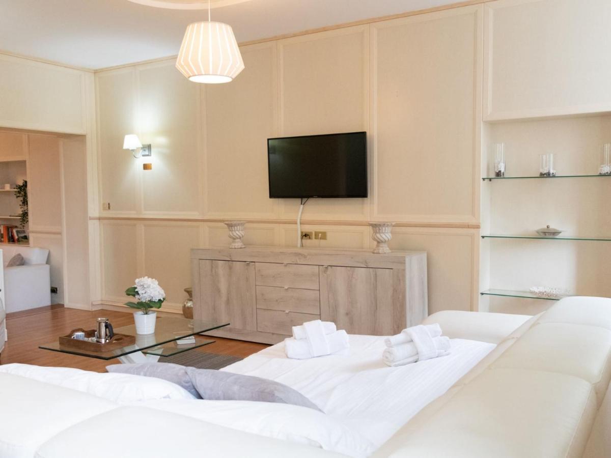 The Rent - Stylish One-bedroom In Piazza Barberini Rome