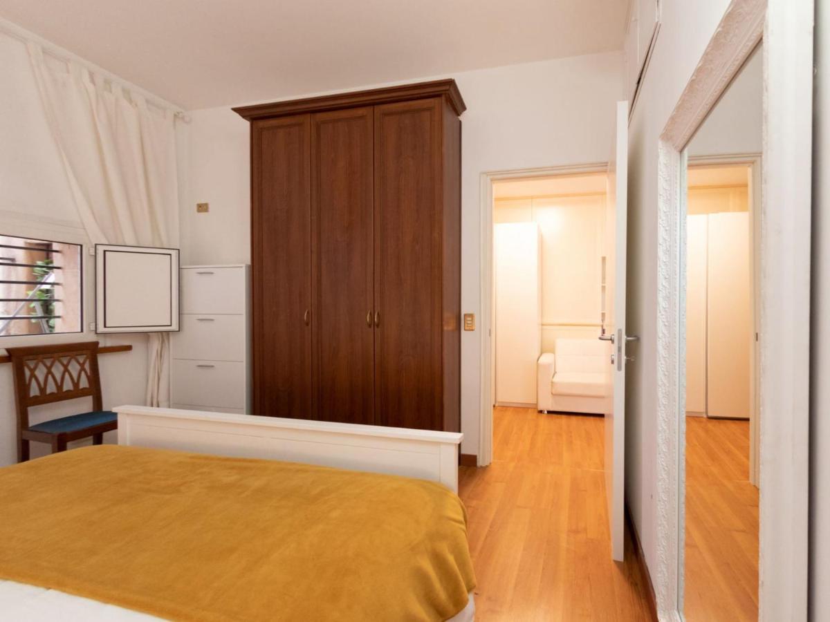 The Rent - Stylish One-bedroom In Piazza Barberini Apartment Rome