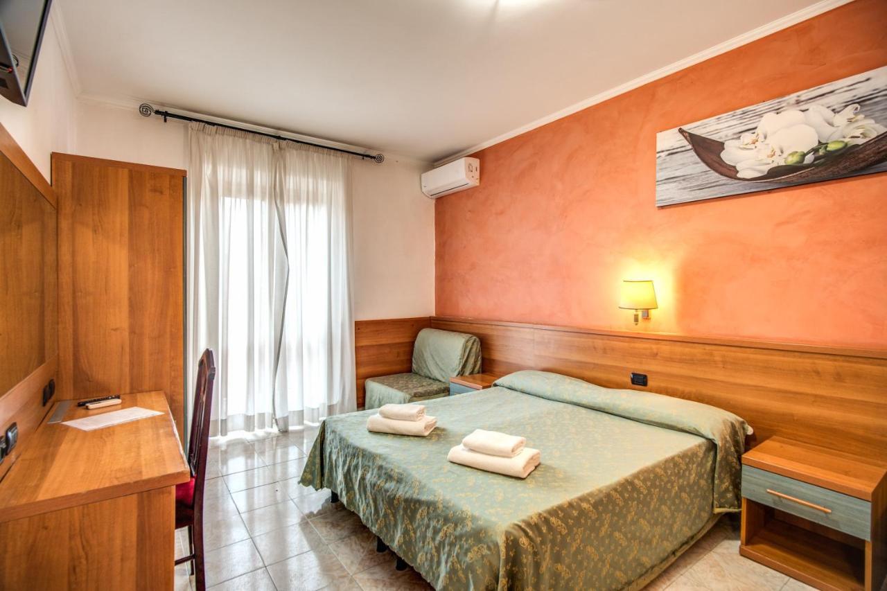 Millerose Hotel *