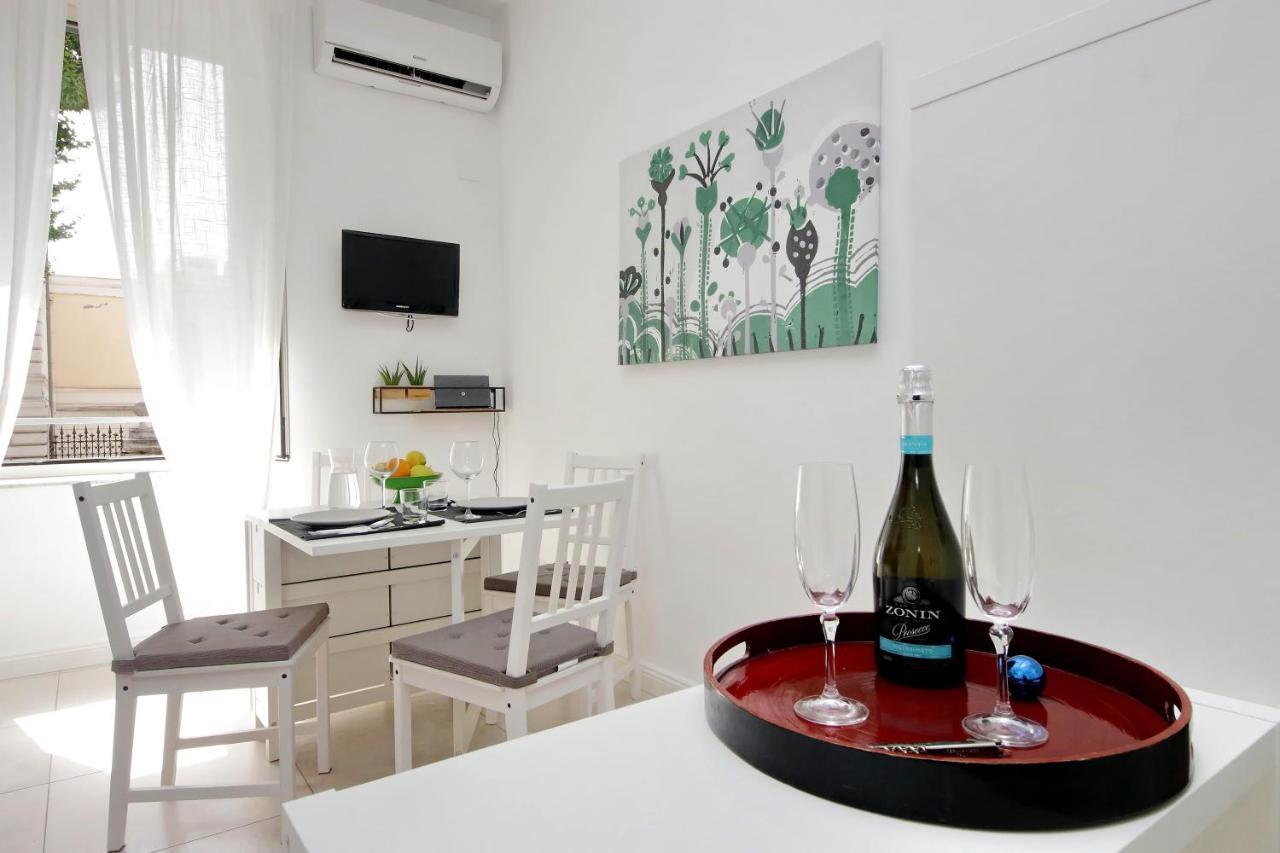 Castro Pretorio -1st Floor Of Historic Mansion With Lift, Comfortable, Baby Friendly, Bike Parking, Quiet And Guarded Area In Front Of Officers Headquarters 5 Minutes Walk From Termini Railway & Metro Station - Genuine Guest Care In 4 Lang Appartement