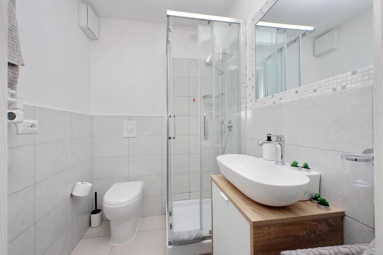 Castro Pretorio Suite: Retreat Near Termini Apartment
