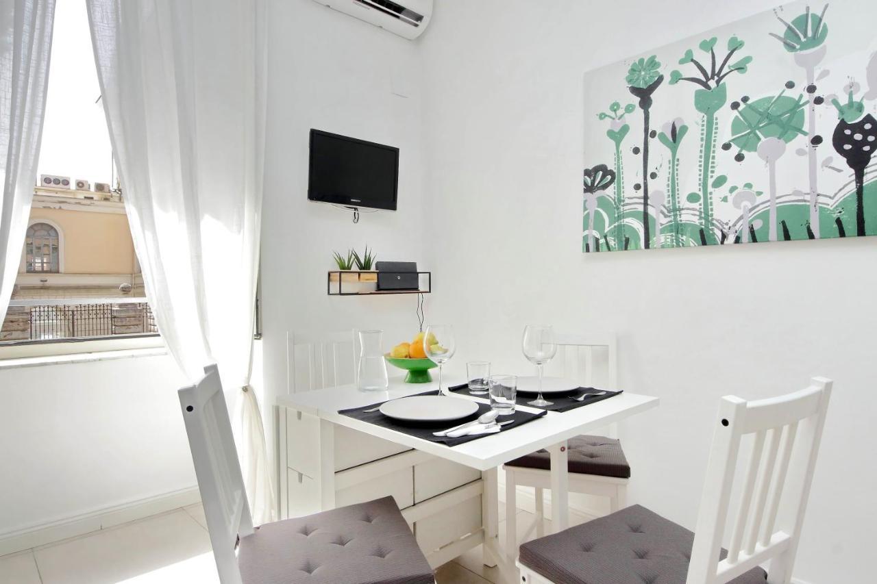 Castro Pretorio -1st Floor Of Historic Mansion With Lift, Comfortable, Baby Friendly, Bike Parking, Quiet And Guarded Area In Front Of Officers Headquarters 5 Minutes Walk From Termini Railway & Metro Station - Genuine Guest Care In 4 Lang * Rome