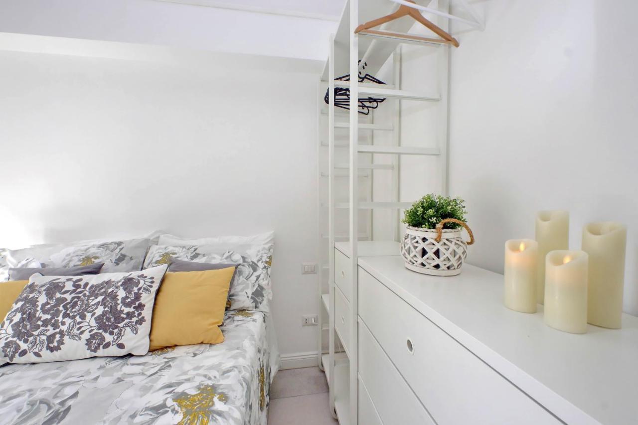 Appartement Castro Pretorio -1st Floor Of Historic Mansion With Lift, Comfortable, Baby Friendly, Bike Parking, Quiet And Guarded Area In Front Of Officers Headquarters 5 Minutes Walk From Termini Railway & Metro Station - Genuine Guest Care In 4 Lang Rome