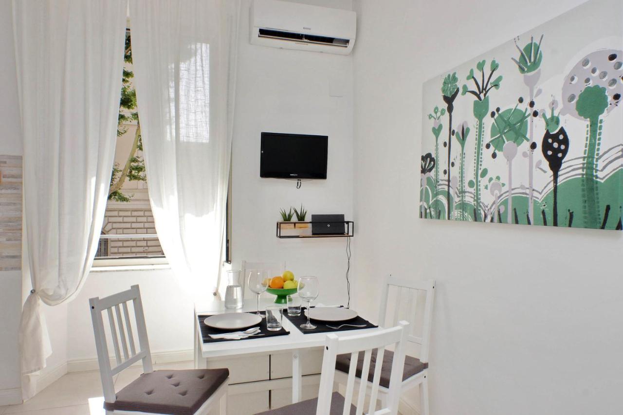 Appartement Castro Pretorio -1st Floor Of Historic Mansion With Lift, Comfortable, Baby Friendly, Bike Parking, Quiet And Guarded Area In Front Of Officers Headquarters 5 Minutes Walk From Termini Railway & Metro Station - Genuine Guest Care In 4 Lang *