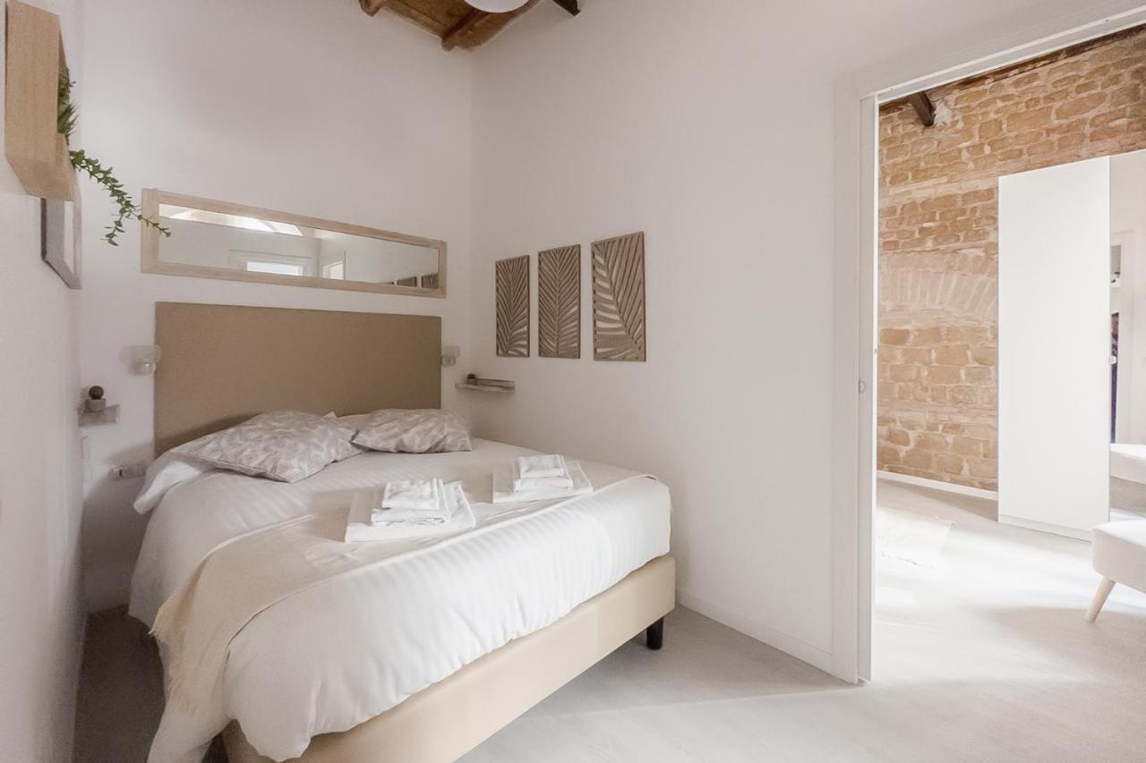 White Ostilia Apartment Rome
