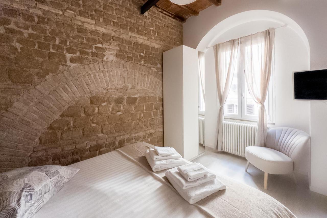White Ostilia Apartment Rome