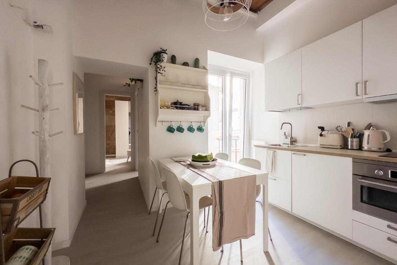White Ostilia Apartment Rome