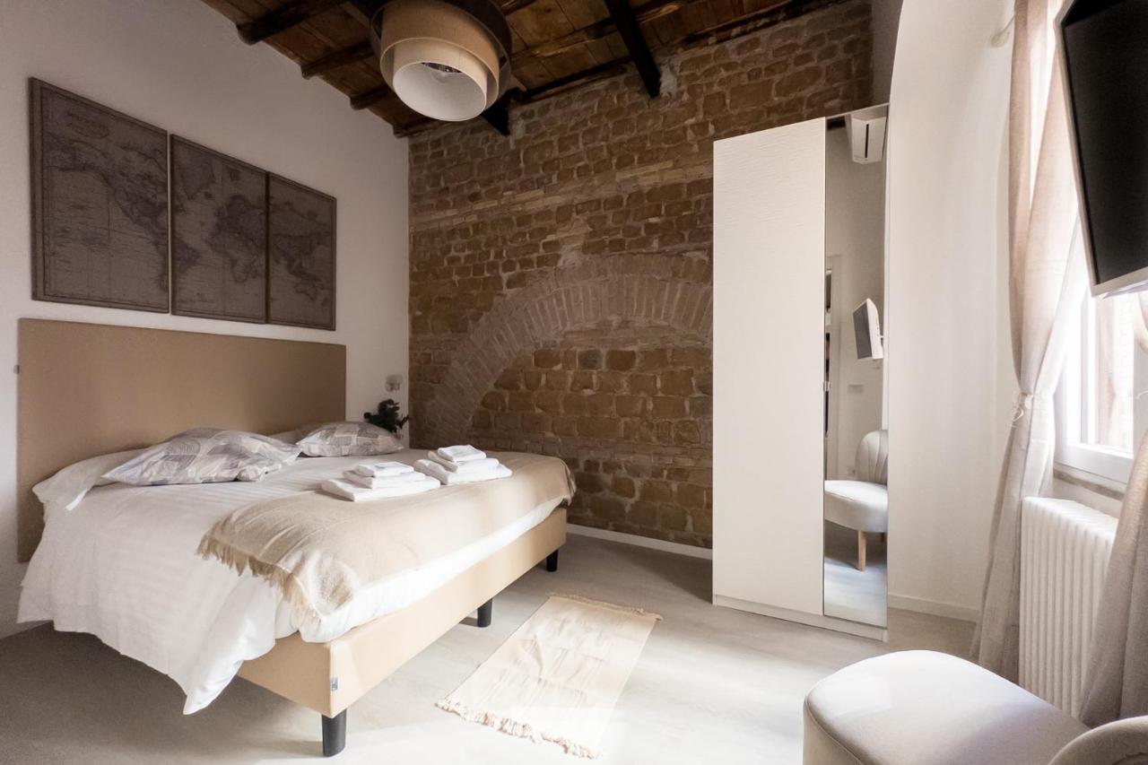 White Ostilia Apartment Rome