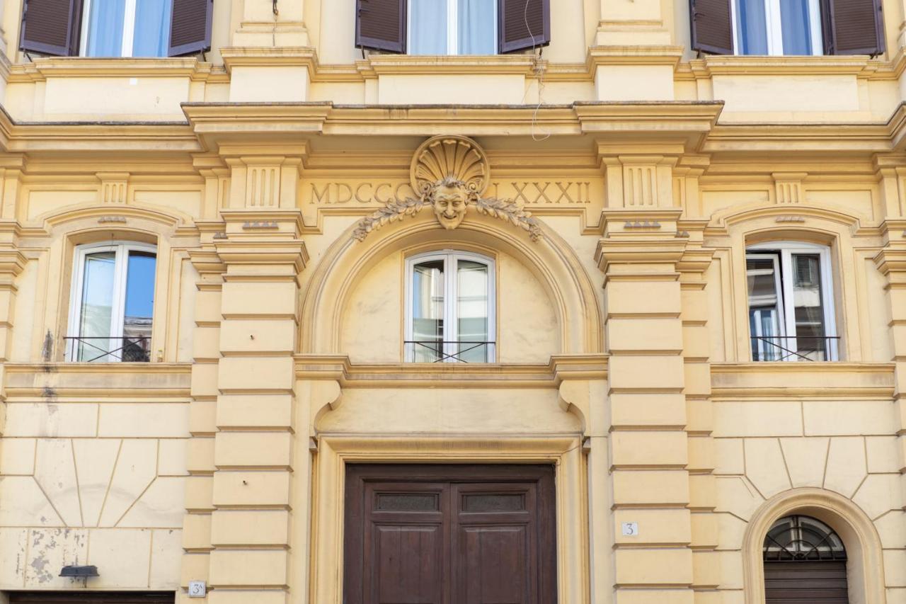White Ostilia Apartment