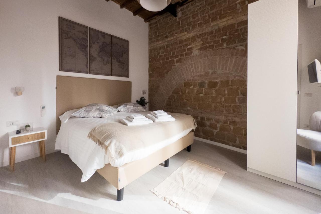 White Ostilia Apartment