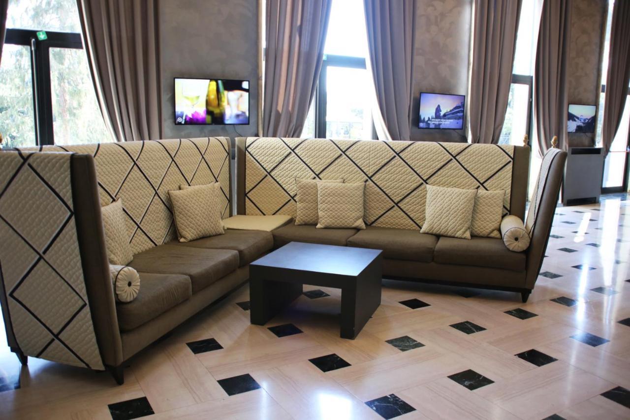 Th - Carpegna Palace