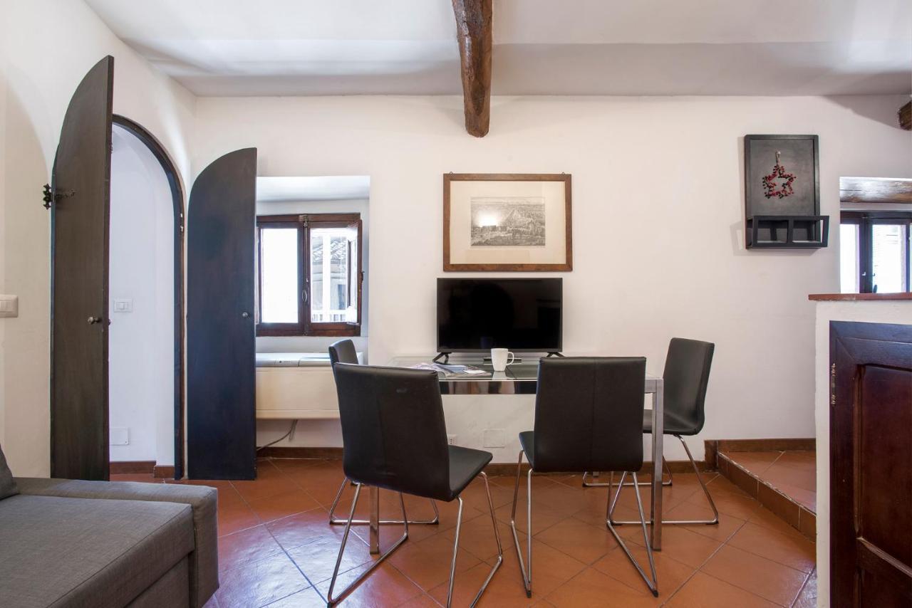 Savelli Attic * Rome
