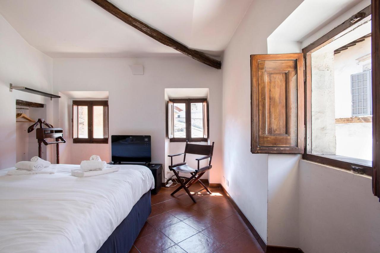 Savelli Attic Apartment Rome