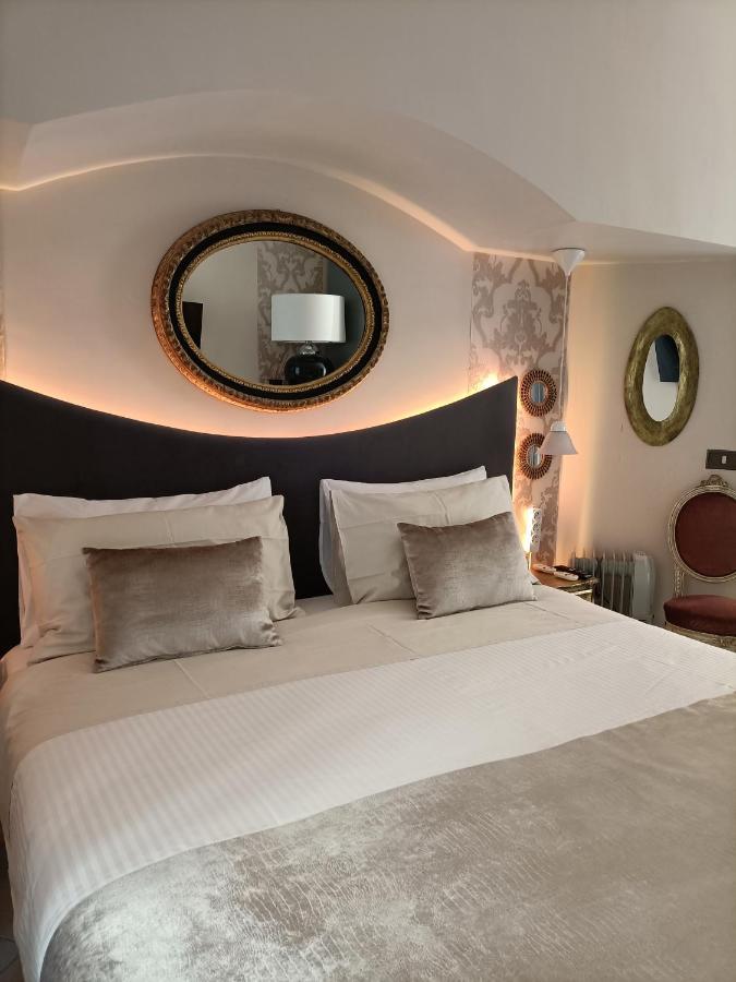 Contemporary Art By Spanish Step Guest house