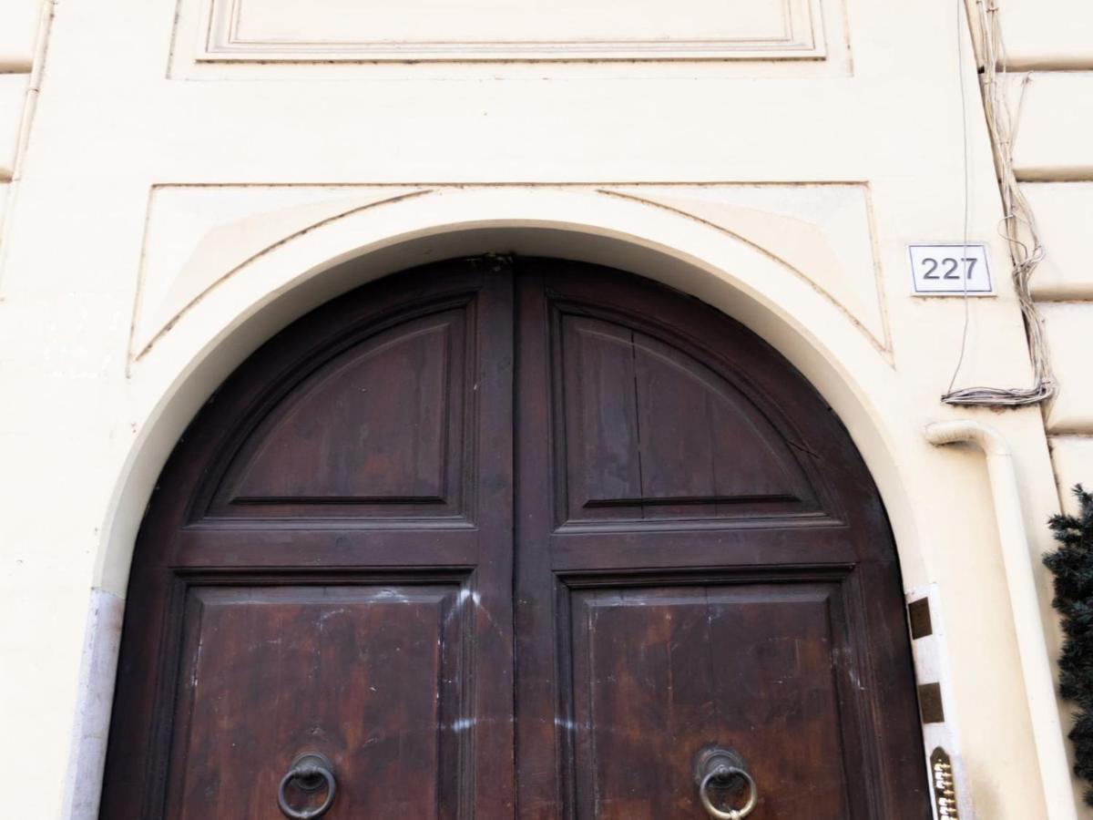 The Rent - Elegant Five-bedrooms Near Colosseo Appartamento *