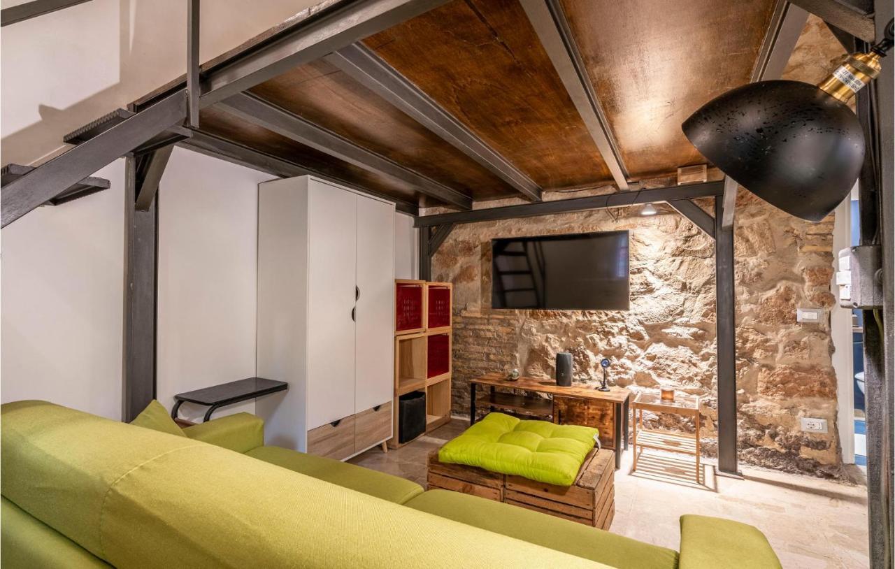 Amazing In With Kitchenette *