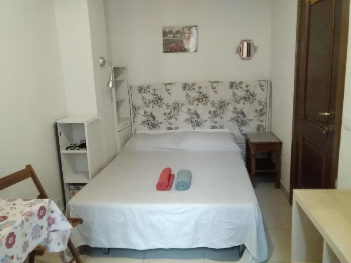 Affittacamere , Near Trastevere Station * Rome