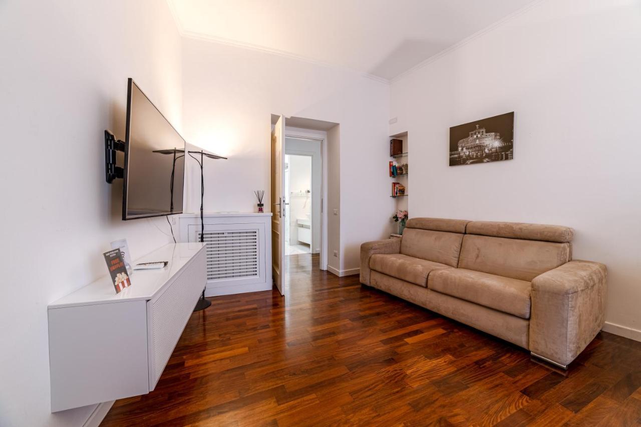 Saint Peter House Station Apartment
