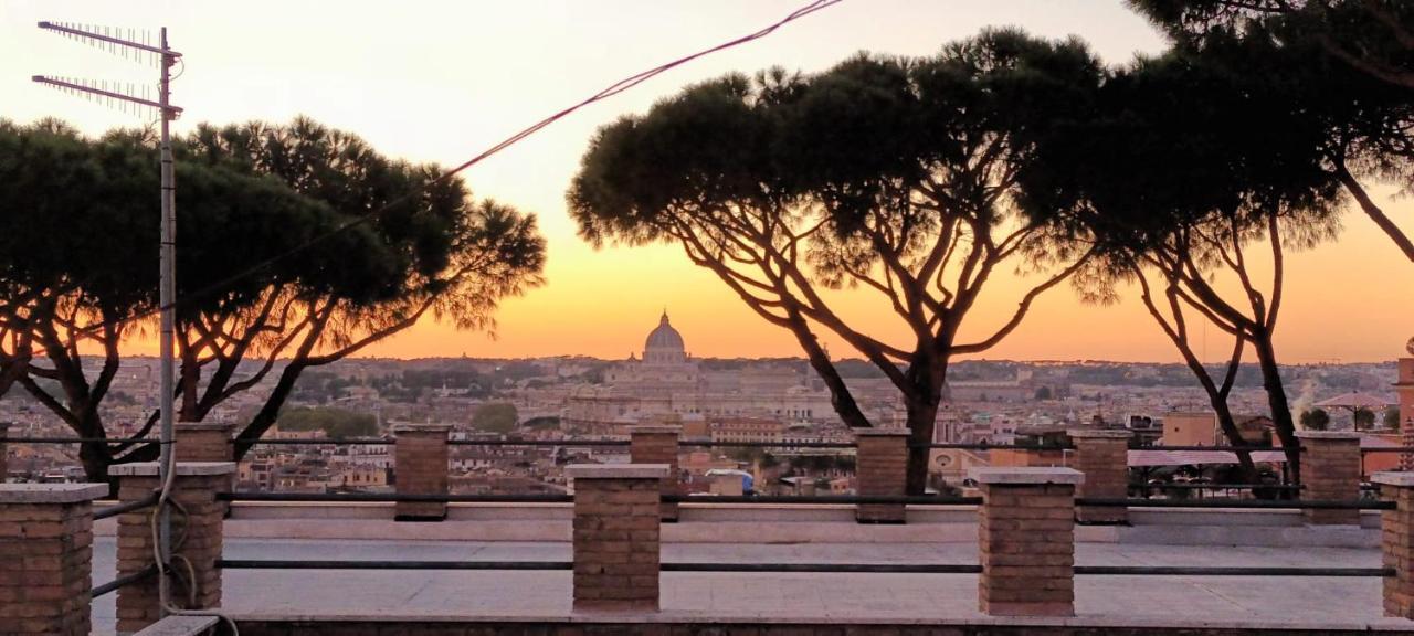Spanish Steps View Apartment