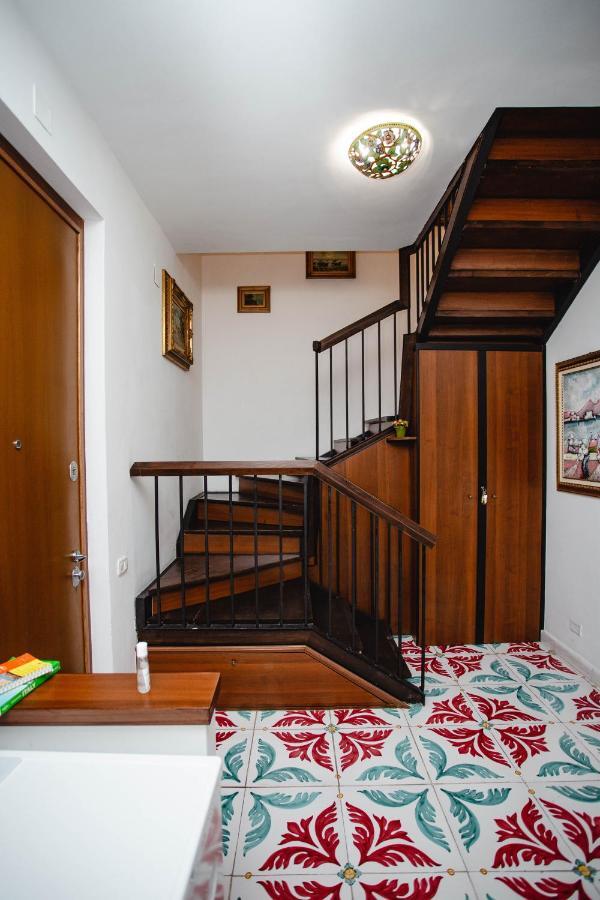 Delfini Trevi House *