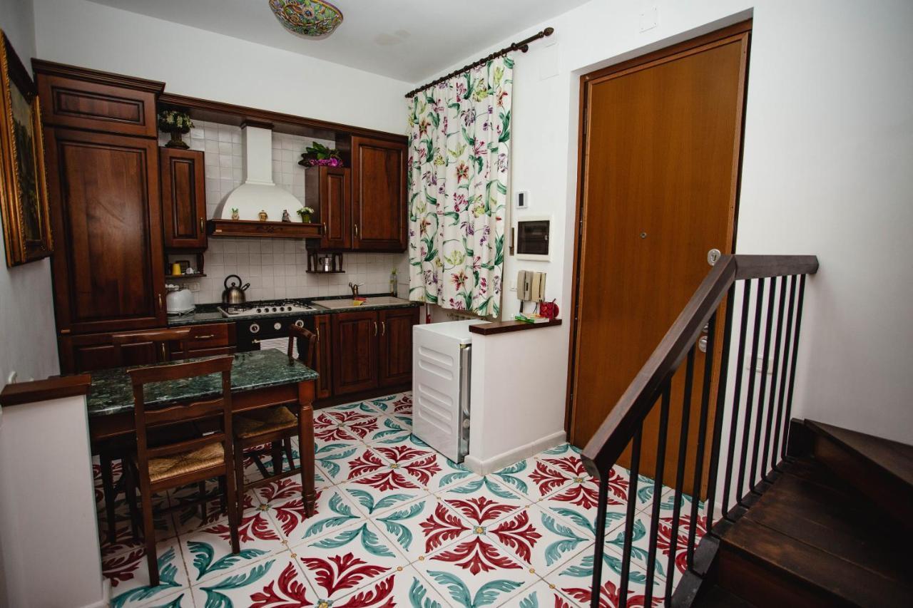 Delfini Trevi House Guest house Rome
