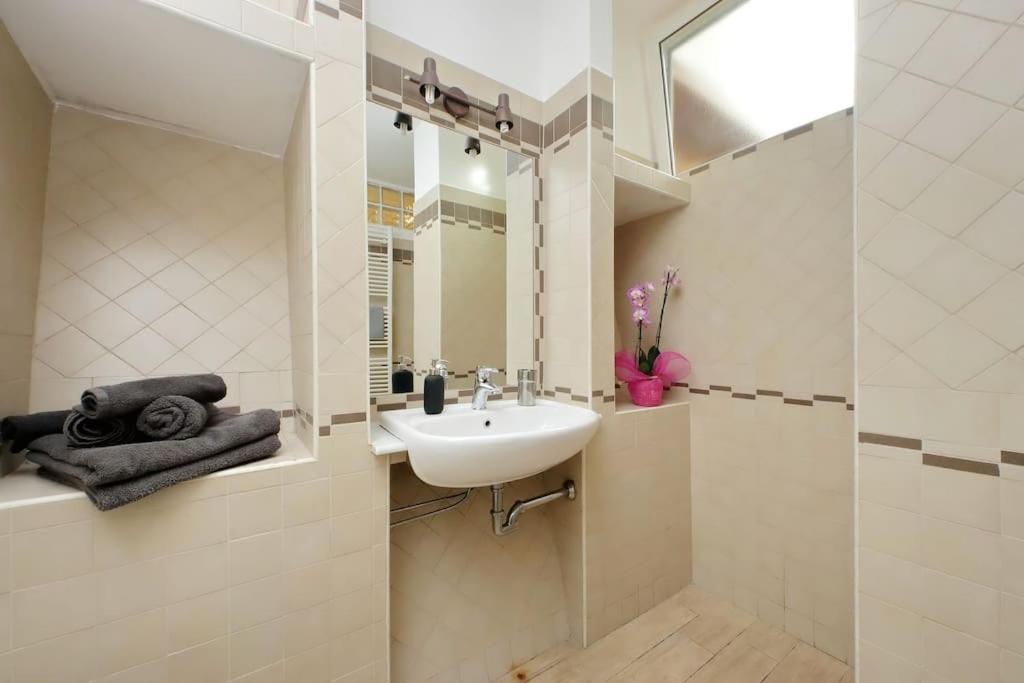 Vatican Flat Spacious Cozy With Court Appartement