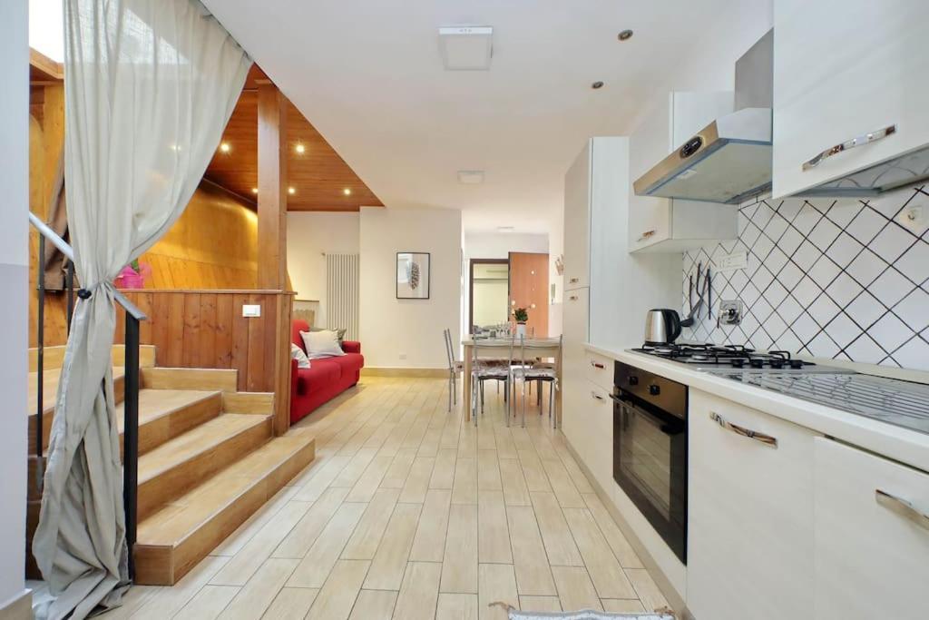 Vatican Flat Spacious Cozy With Court
