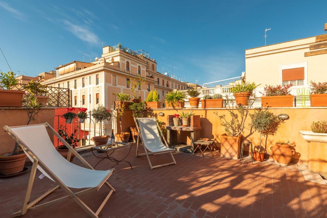 Bright And Comfy Terraced In Trastevere Apartment