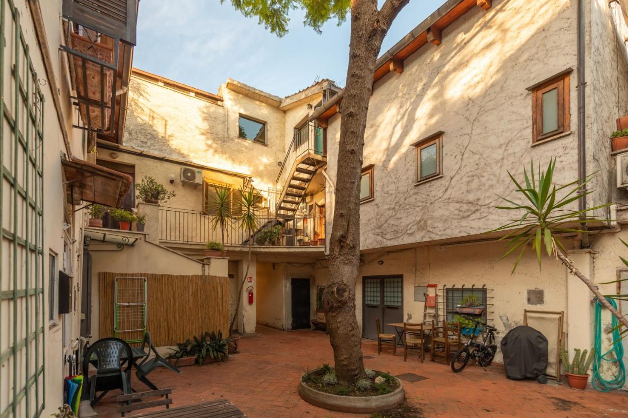 Bright And Comfy Terraced In Trastevere *