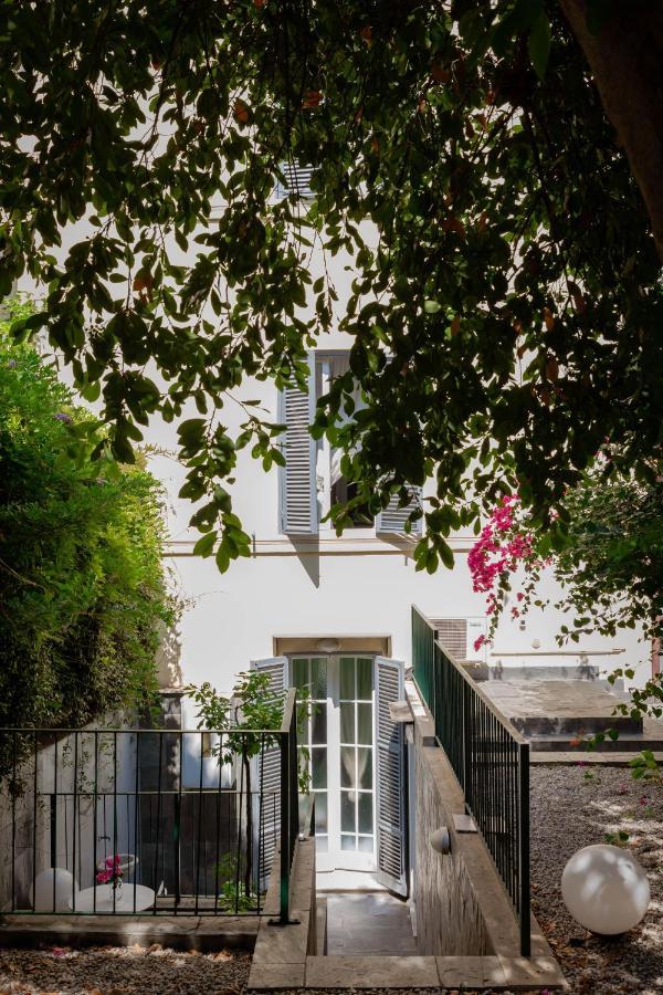 Tarshito Gallery House